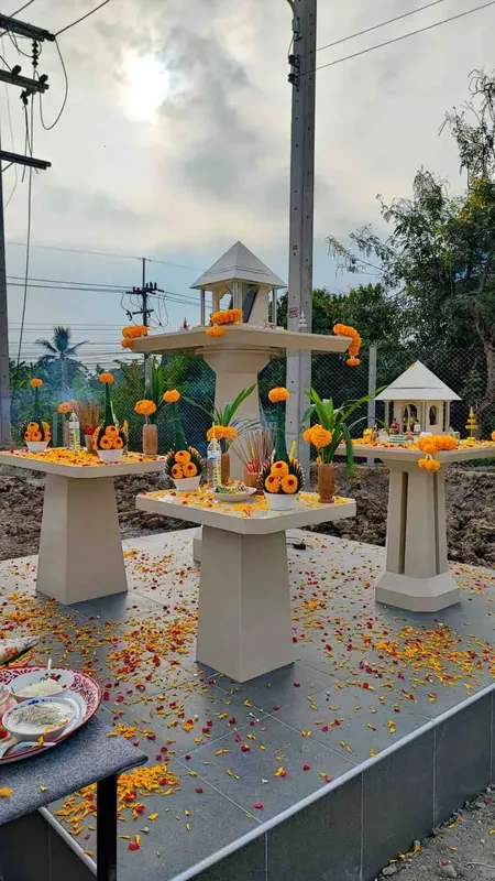 ศาลพระภูมิ หินอ่อน Modern Luxury ทันสมัย ทรงพีระมิด